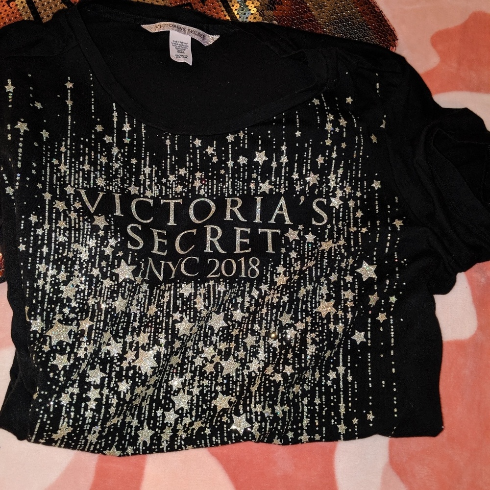 VS 🎉HP🎉Fashion Show Tee - Picture 3 of 5